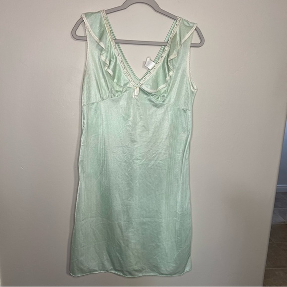 Vintage ILGWU Mint Green Ruffle Nightgown size medium - Picture 1 of 5